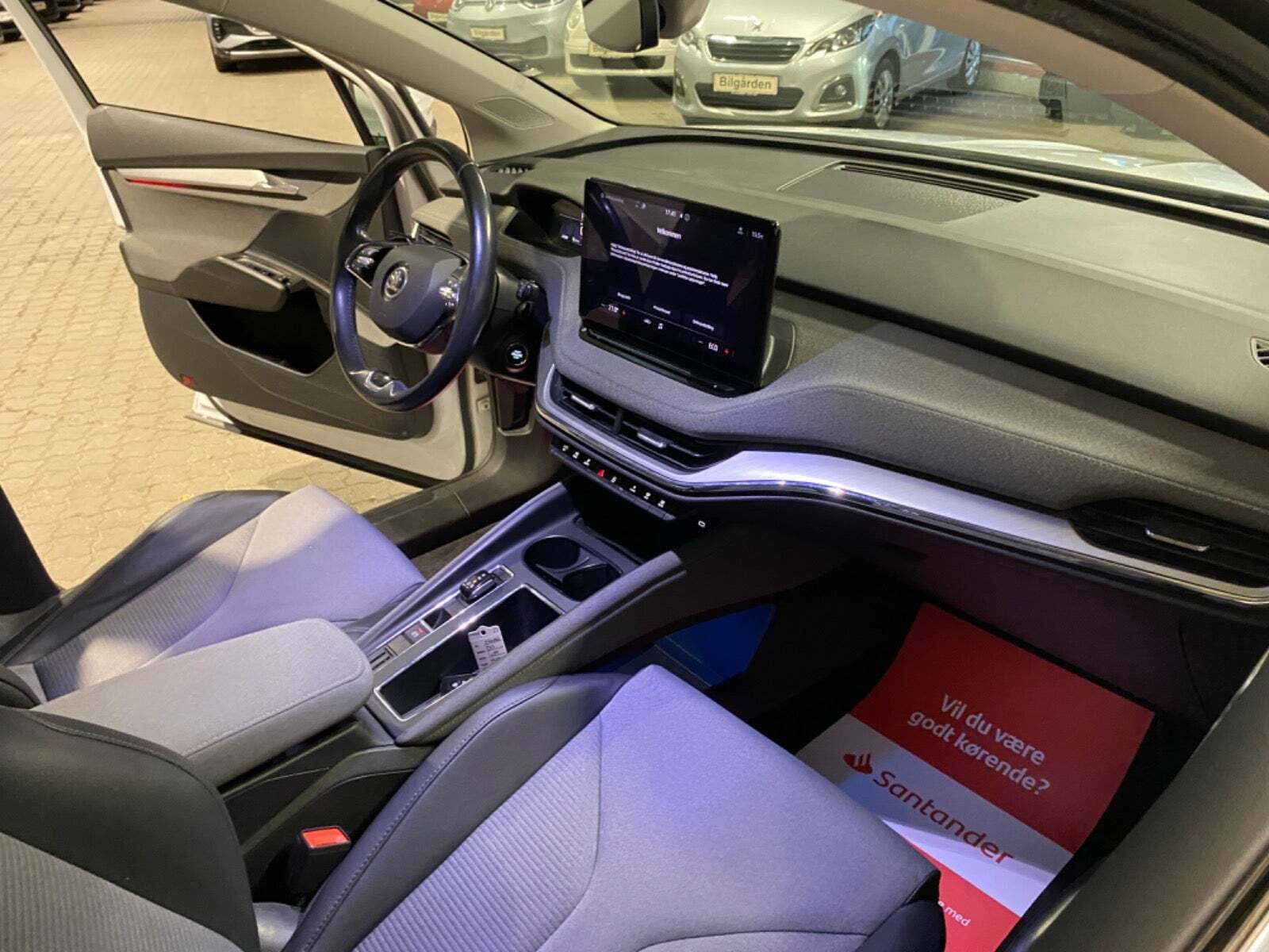 Hvid Skoda Enyaq fra 2022