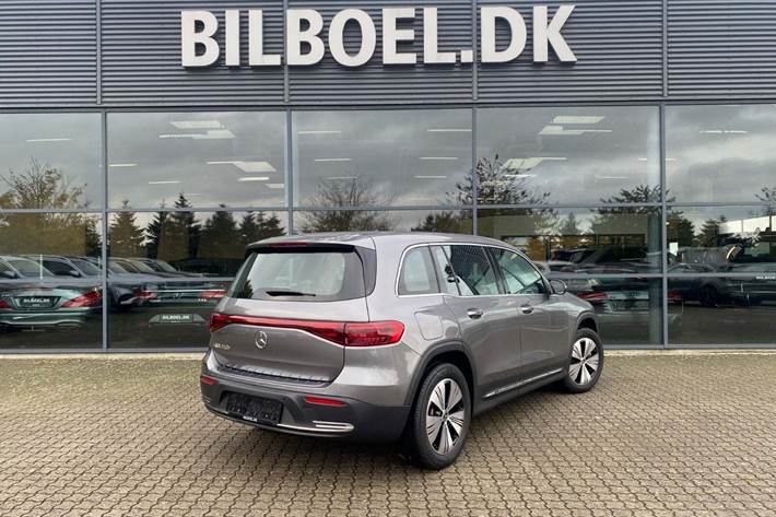 Grå Mercedes EQB250+ fra 2024