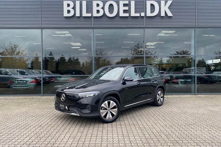 Sort Mercedes EQB250+ fra 2024 set udefra