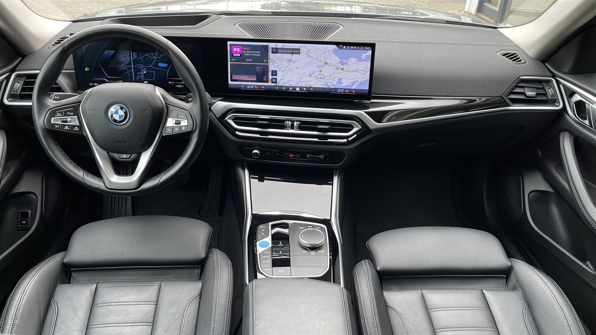 Grå BMW i4 fra 2023