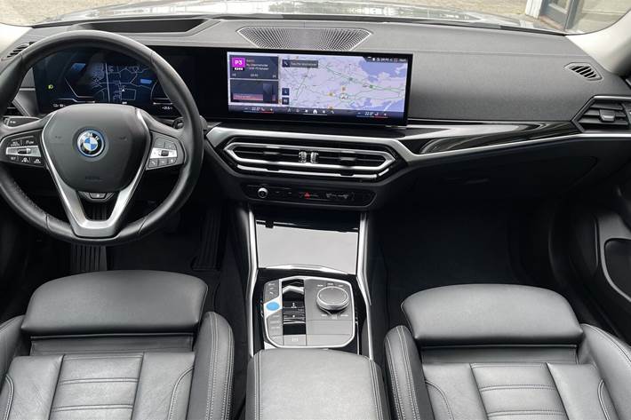 Grå BMW i4 fra 2023