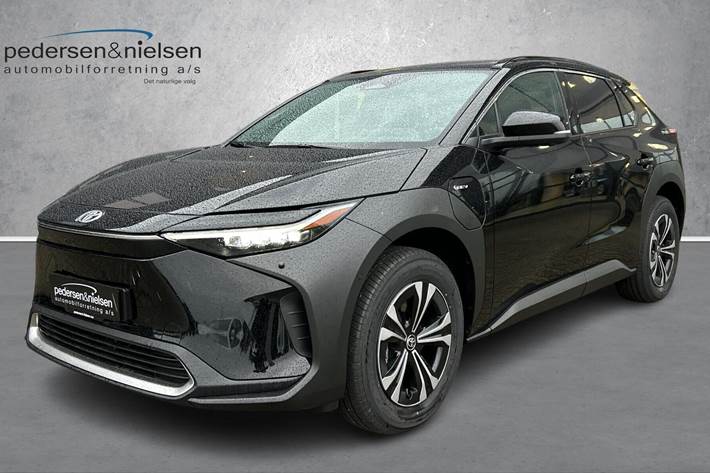 Sort Toyota BZ4X fra 2025 set udefra