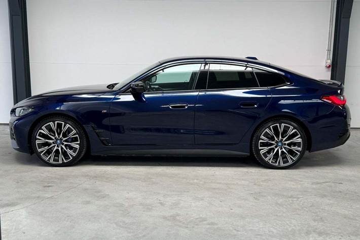 Blå BMW i4 fra 2022