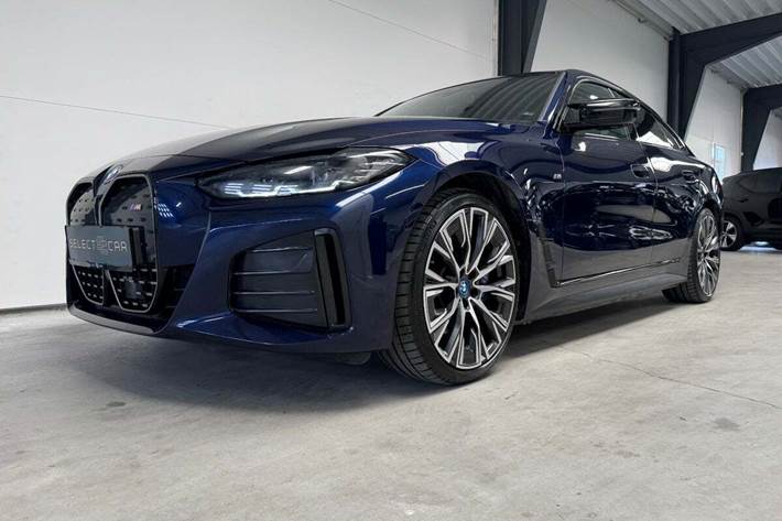 Blå BMW i4 fra 2022