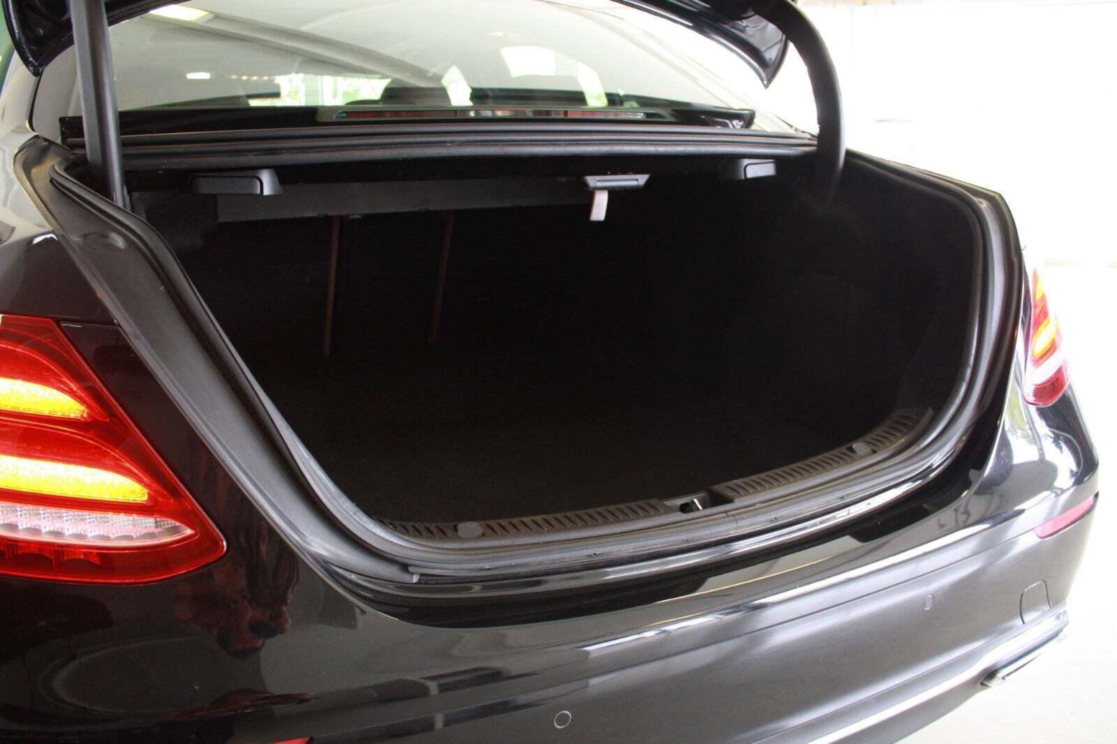 Beige Mercedes E220 d fra 2017