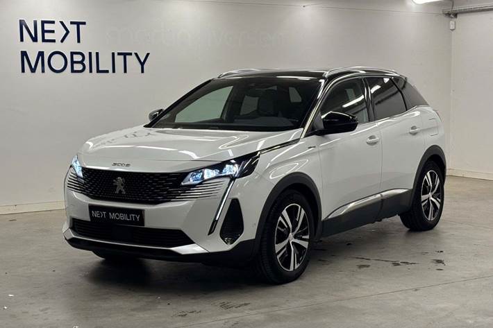 Hvid Peugeot 3008 fra 2020 set udefra