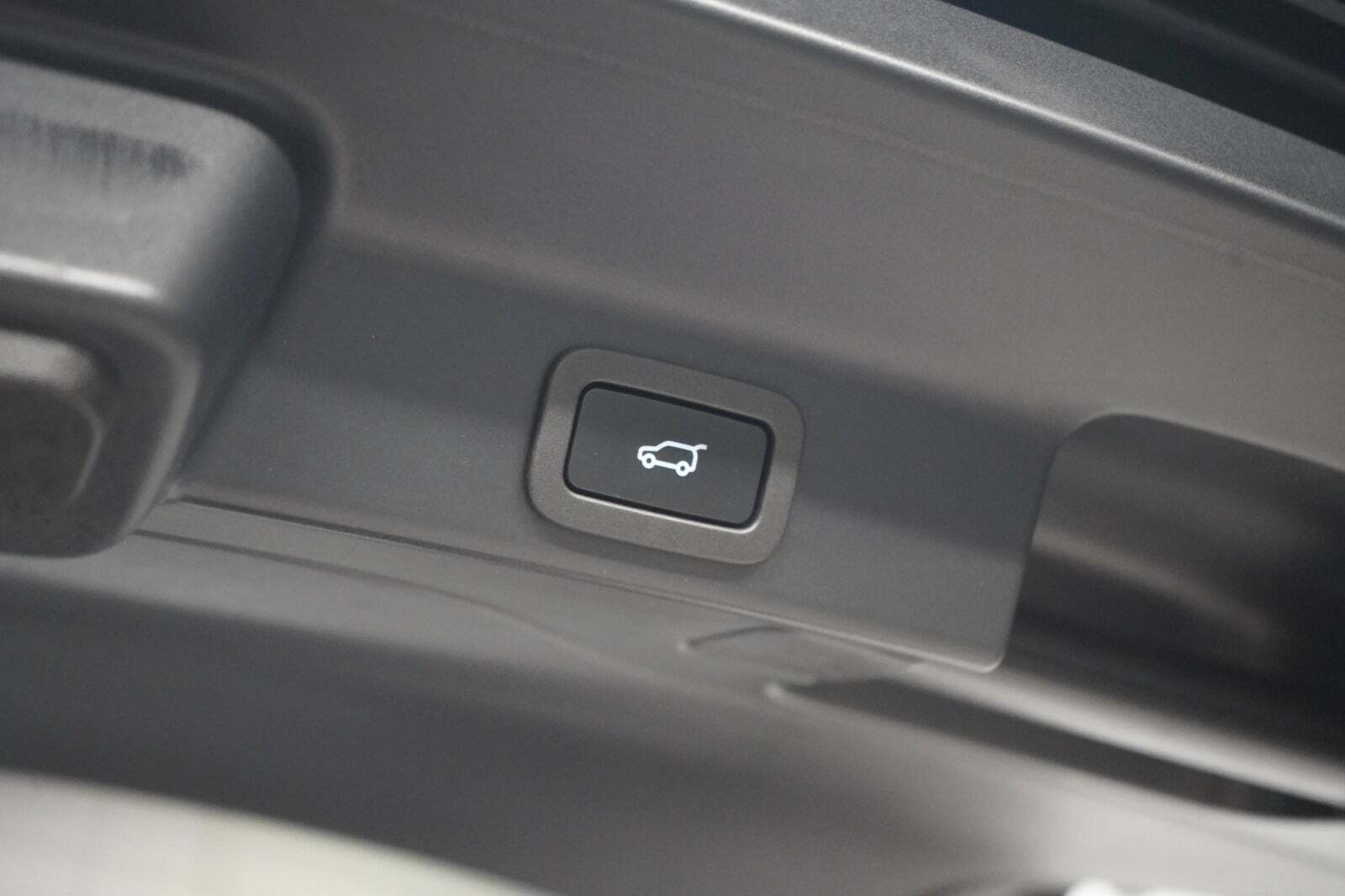 Jaguar F-Pace 2,0 P400e Signature S aut.