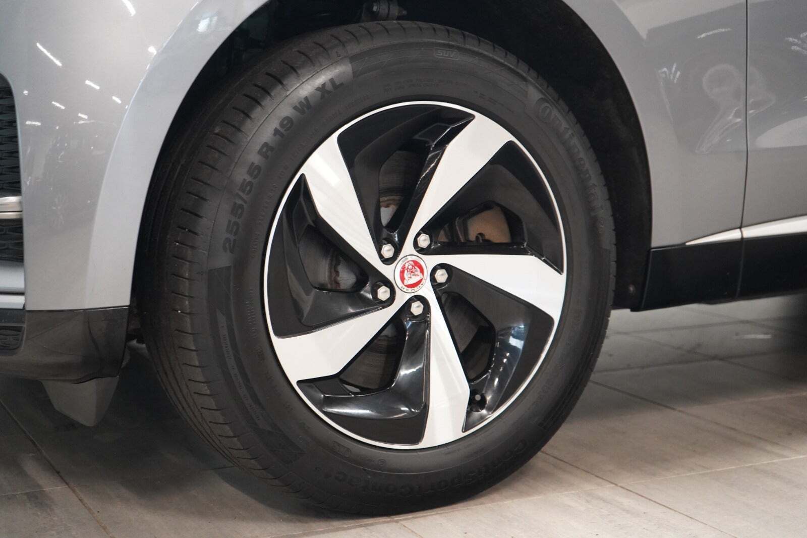 Grå Jaguar F-Pace fra 2022