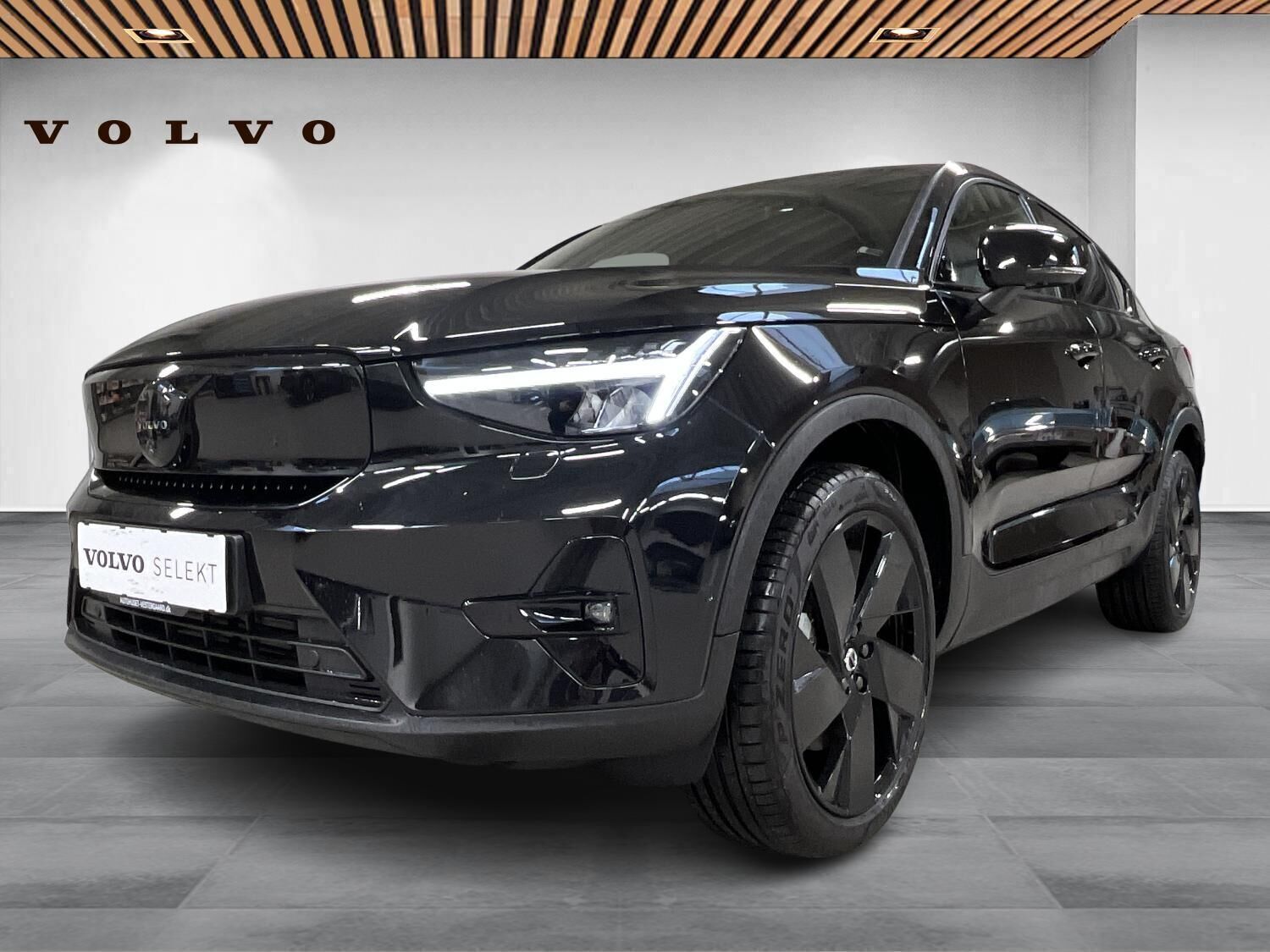 Volvo EC40 Extended Range Black Edition