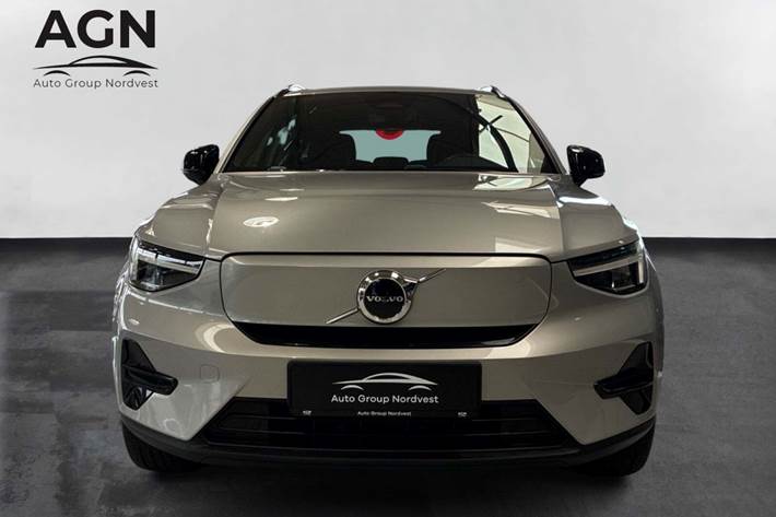 Sølv Volvo XC40 fra 2023