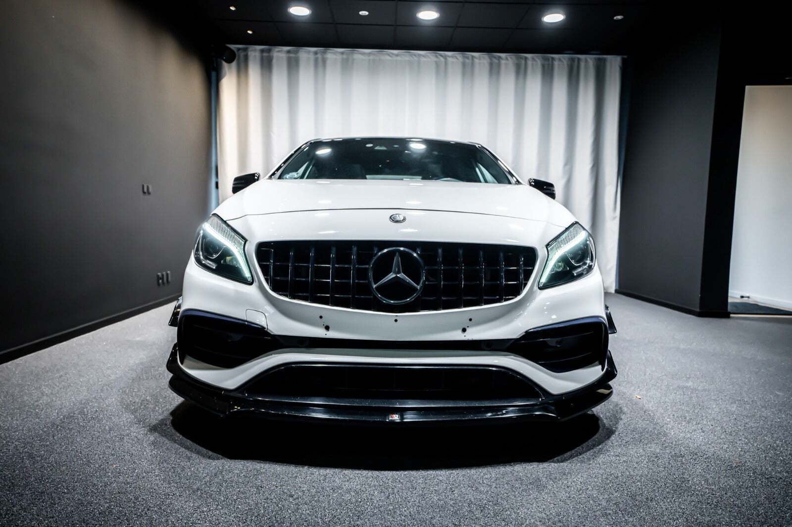 Hvid Mercedes A45 fra 2017