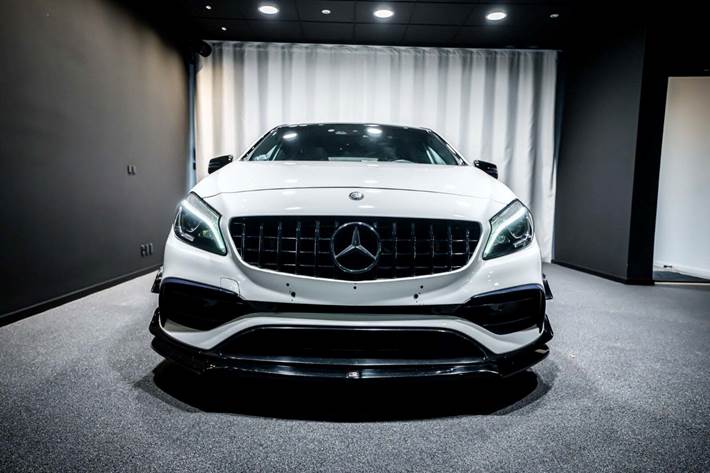 Hvid Mercedes A45 fra 2017