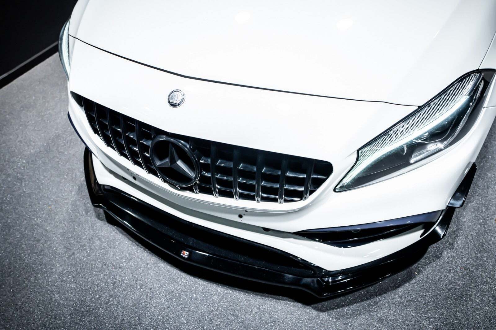 Hvid Mercedes A45 fra 2017