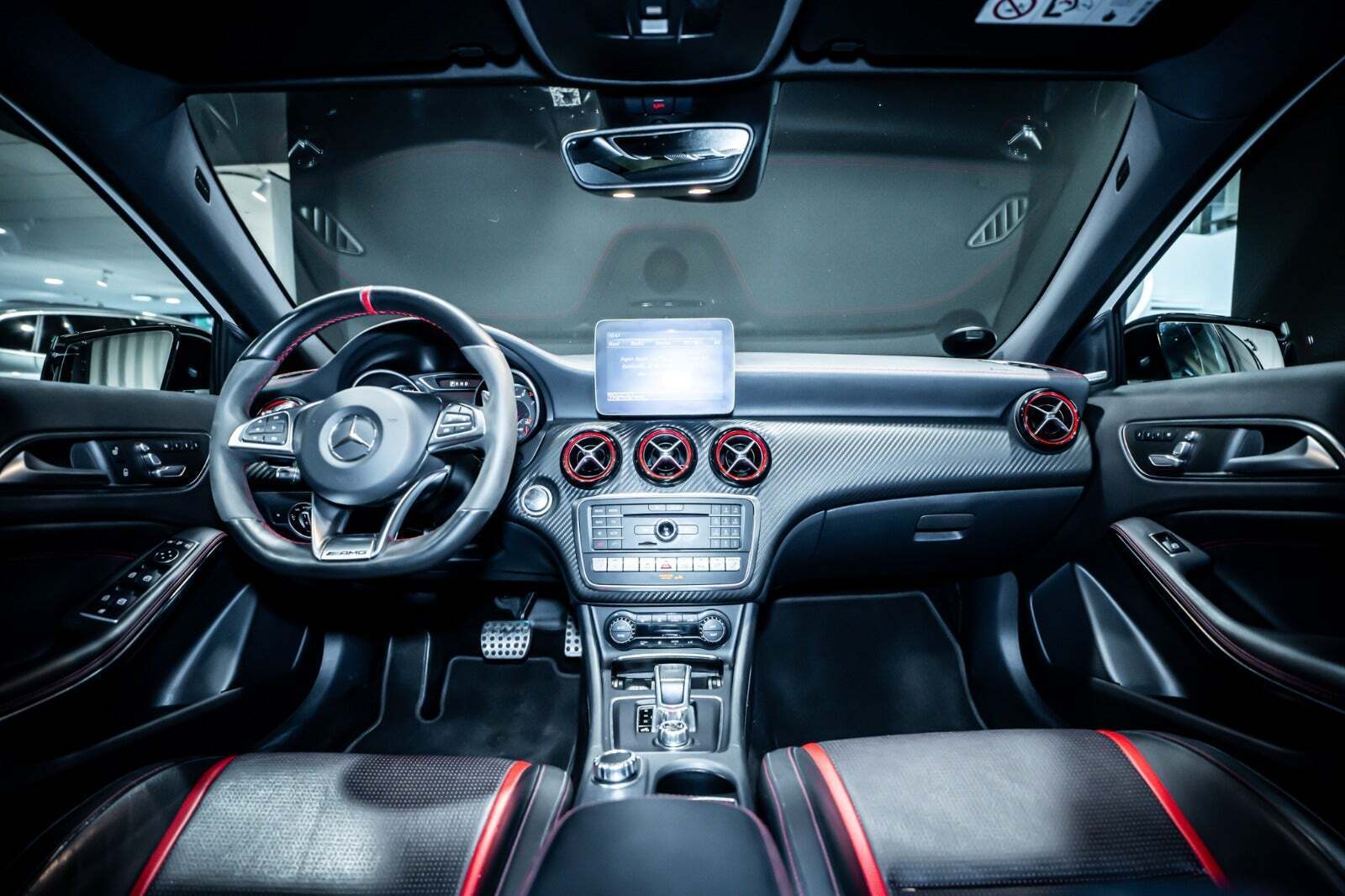 Hvid Mercedes A45 fra 2017