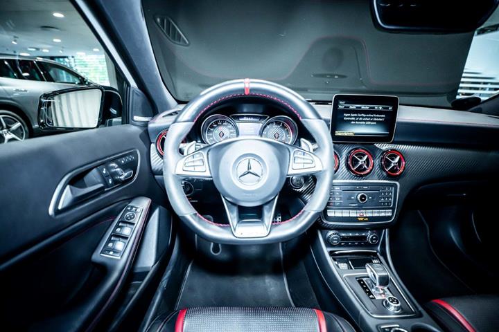 Hvid Mercedes A45 fra 2017