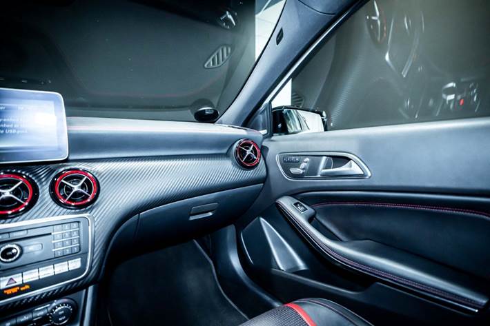 Hvid Mercedes A45 fra 2017