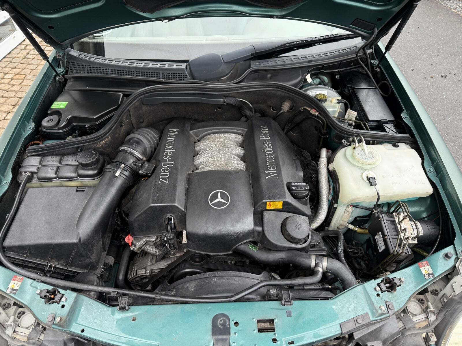 Gul Mercedes CLK320 fra 1998