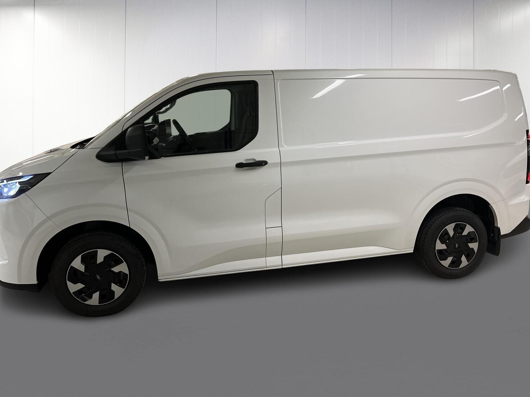 Ford E-Transit Custom 320 L1H1 EL Trend 136HK Van Aut.