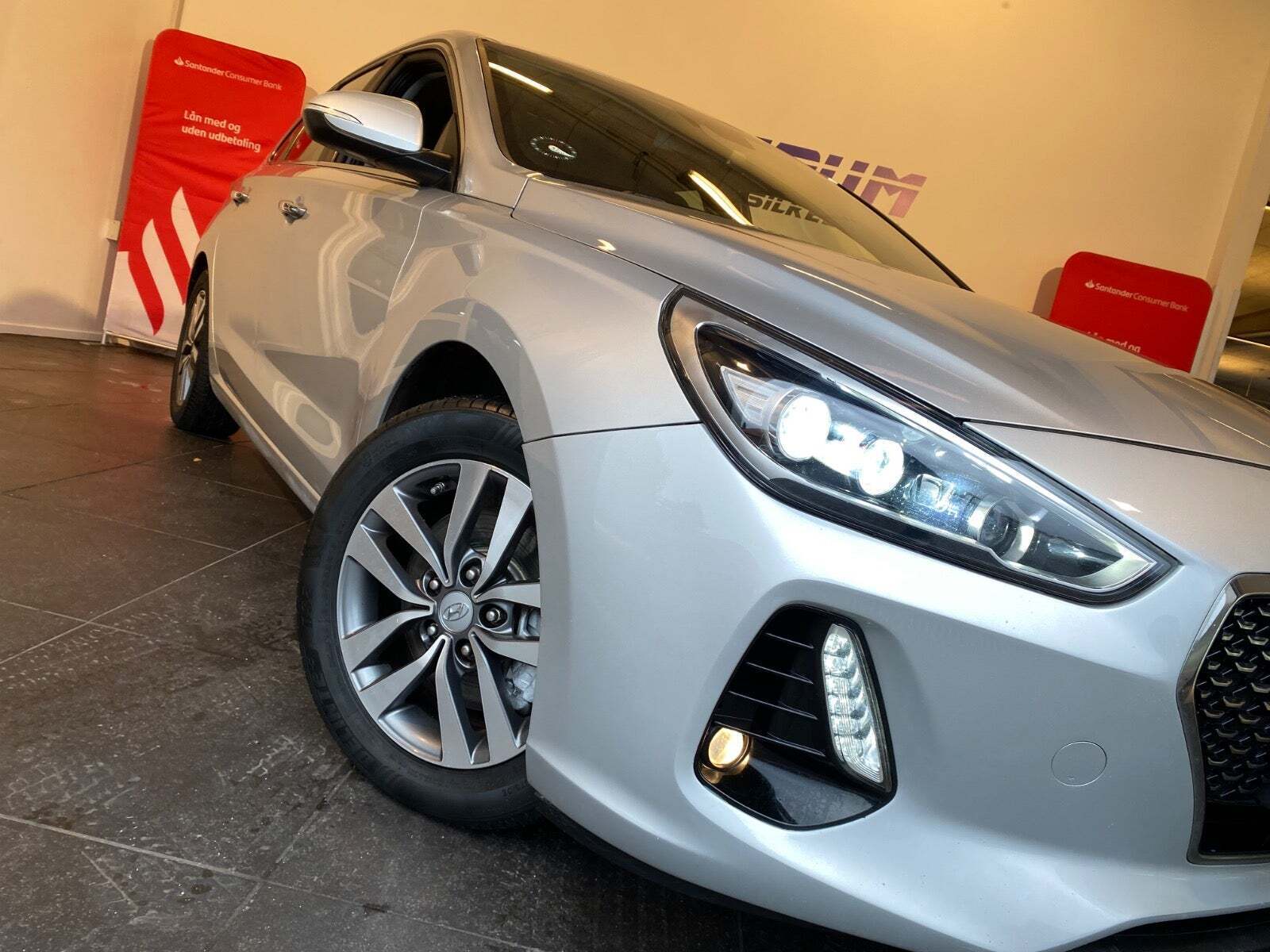 Grå Hyundai i30 fra 2017