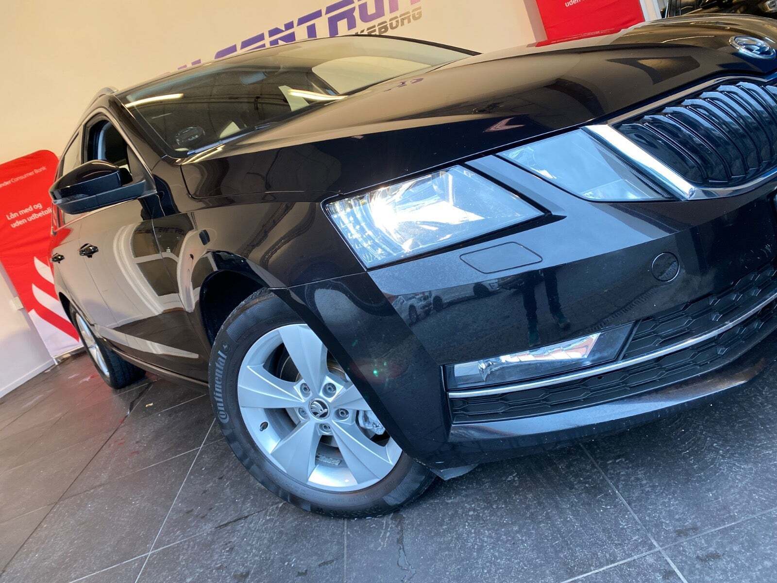 Sort Skoda Octavia fra 2020