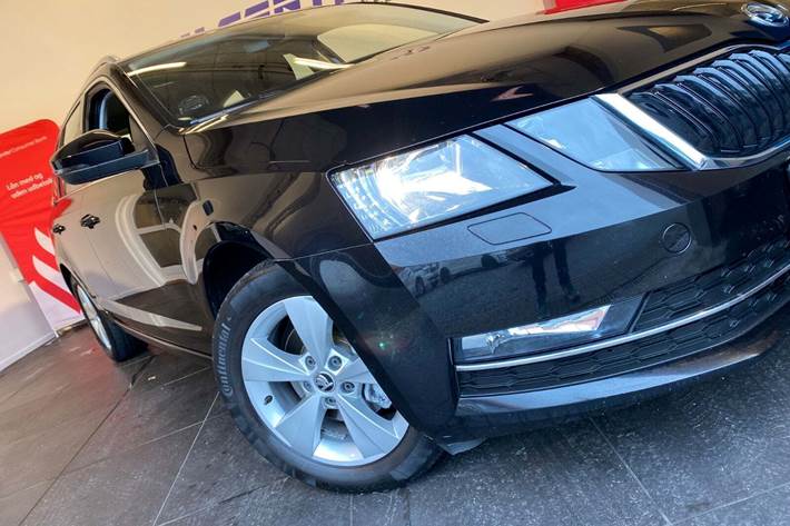 Sort Skoda Octavia fra 2020