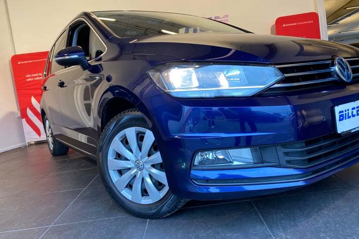 Blå VW Touran fra 2017