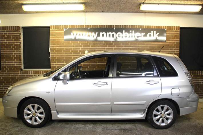 Sølv Suzuki Liana fra 2007