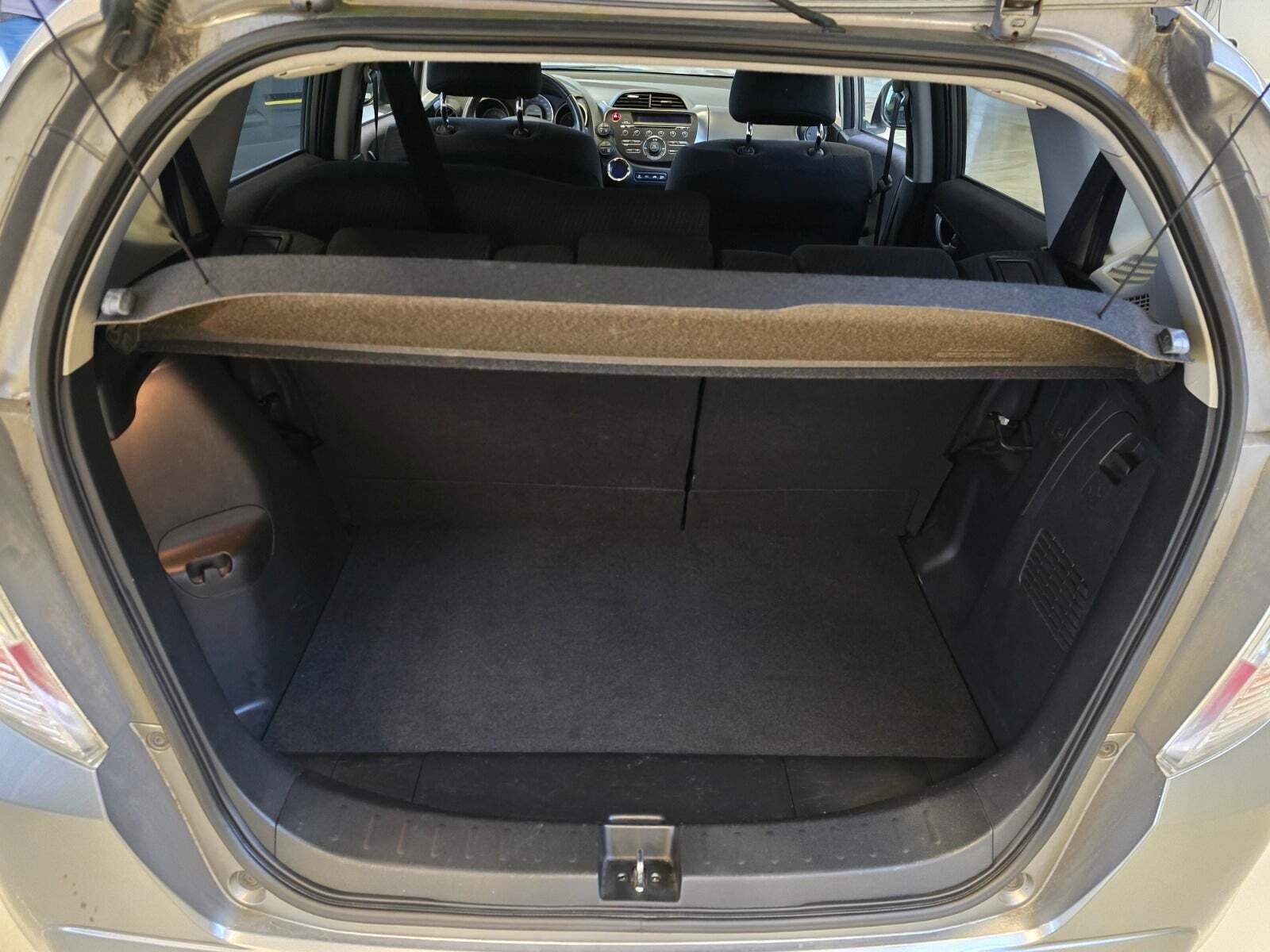 Grå Honda Jazz fra 2011