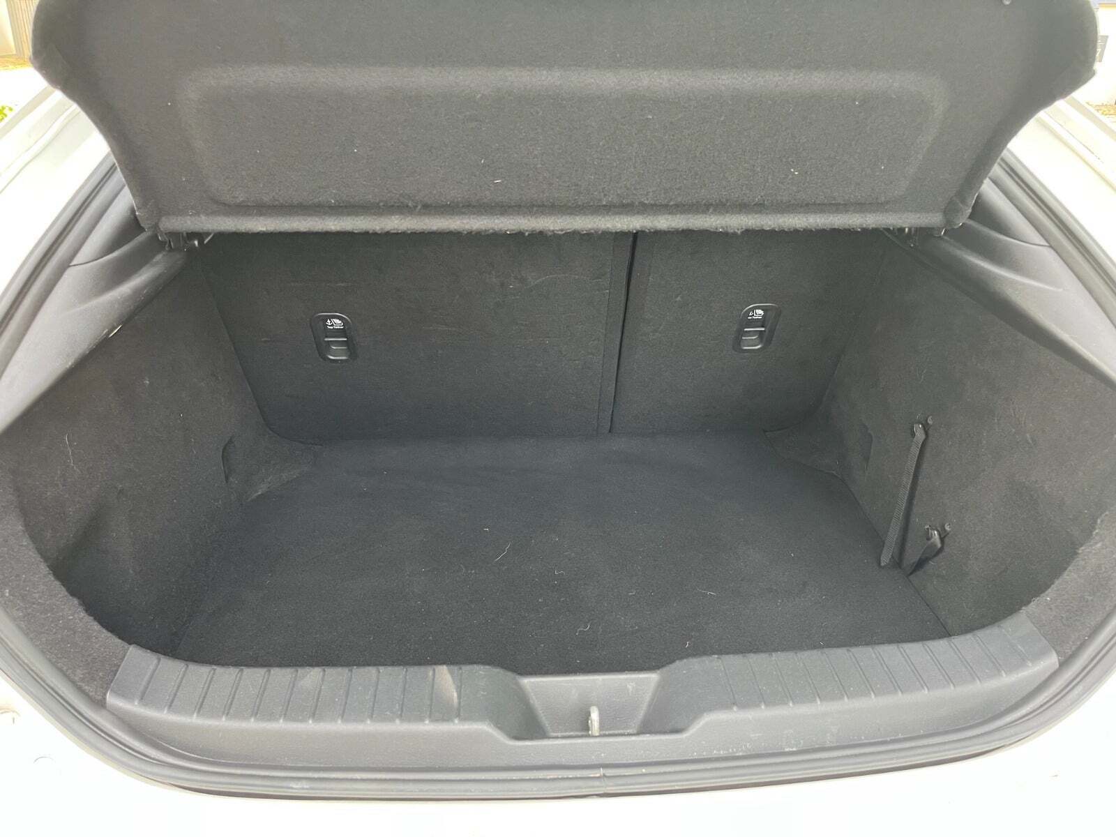 Hvid Mazda 3 fra 2019