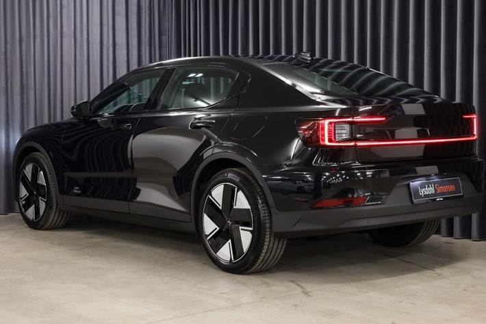 Sort Polestar 2 fra 2025
