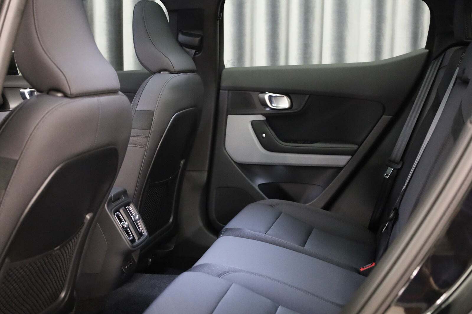 Sort Polestar 2 fra 2025