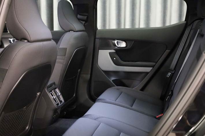 Sort Polestar 2 fra 2025