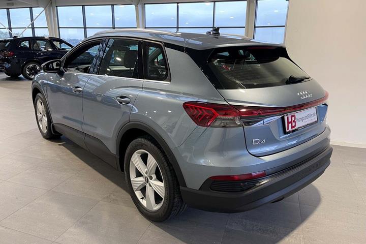 Blå Audi Q4 e-tron fra 2022