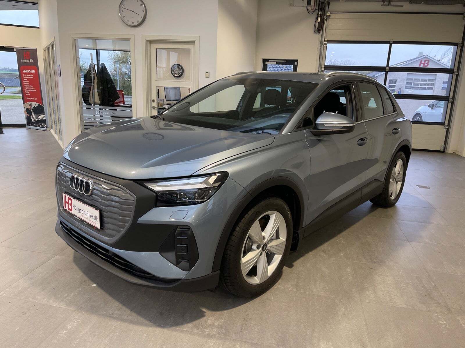 Blå Audi Q4 e-tron fra 2022