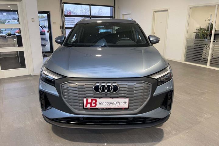 Blå Audi Q4 e-tron fra 2022