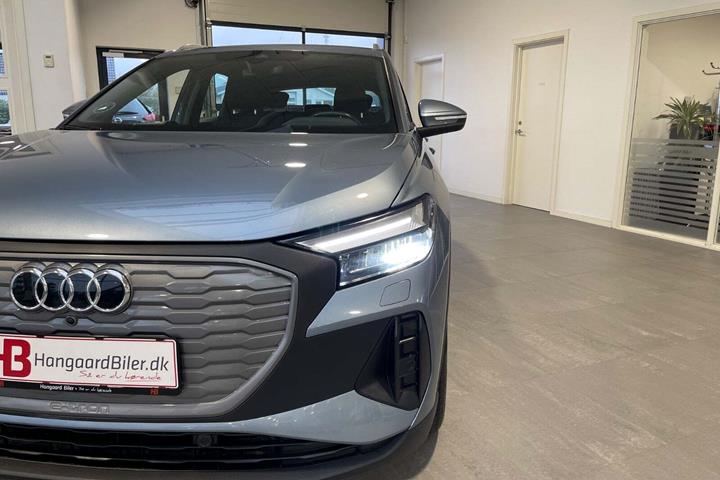 Blå Audi Q4 e-tron fra 2022