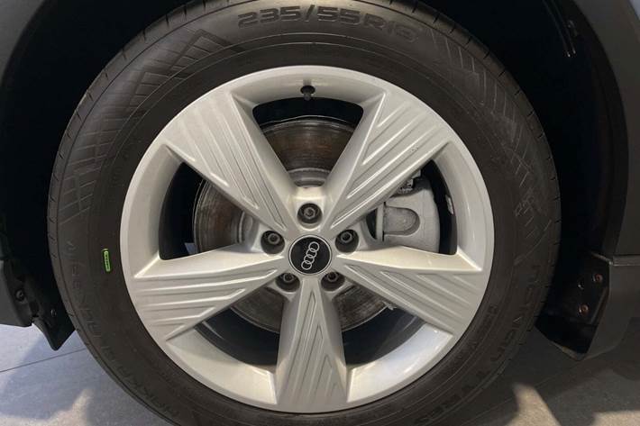 Blå Audi Q4 e-tron fra 2022