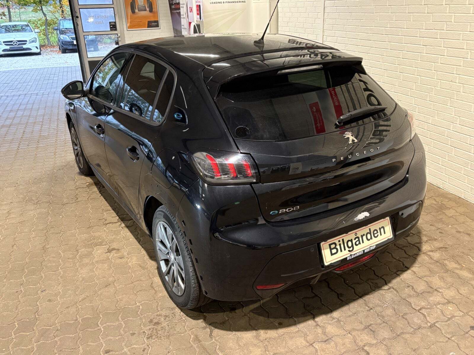 Sort Peugeot e-208 fra 2022
