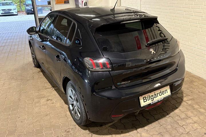 Sort Peugeot e-208 fra 2022