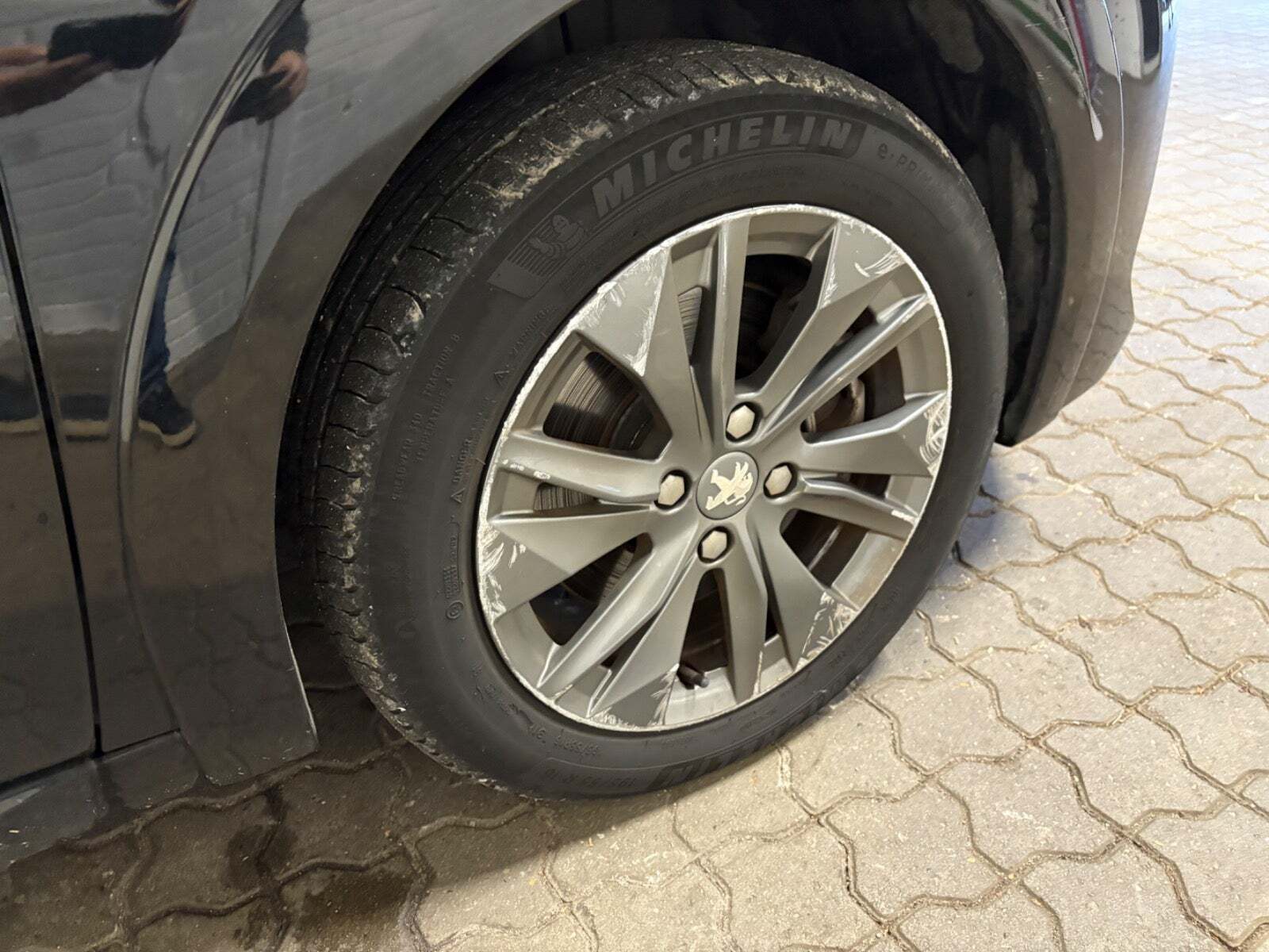 Sort Peugeot e-208 fra 2022