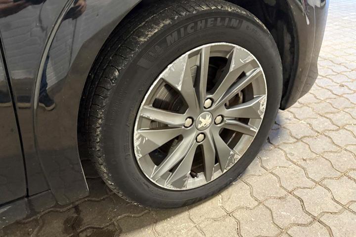 Sort Peugeot e-208 fra 2022