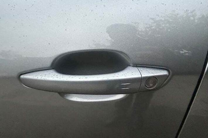 Grå Jeep Avenger fra 2023