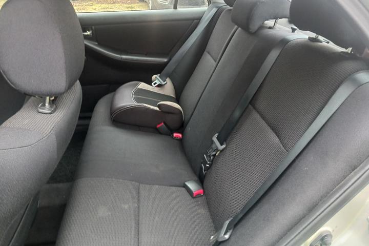 Grå Toyota Corolla fra 2006