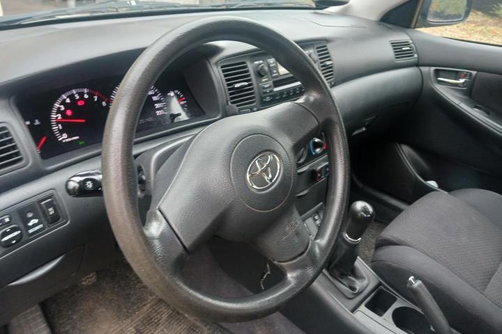 Grå Toyota Corolla fra 2006