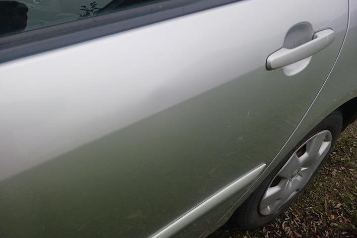 Grå Toyota Corolla fra 2006