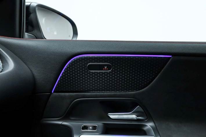 Sort Mercedes EQA250+ fra 2024