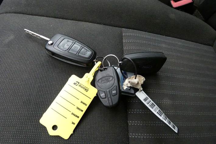 Sølv Ford Transit 470 L4 Van fra 2018 set udefra