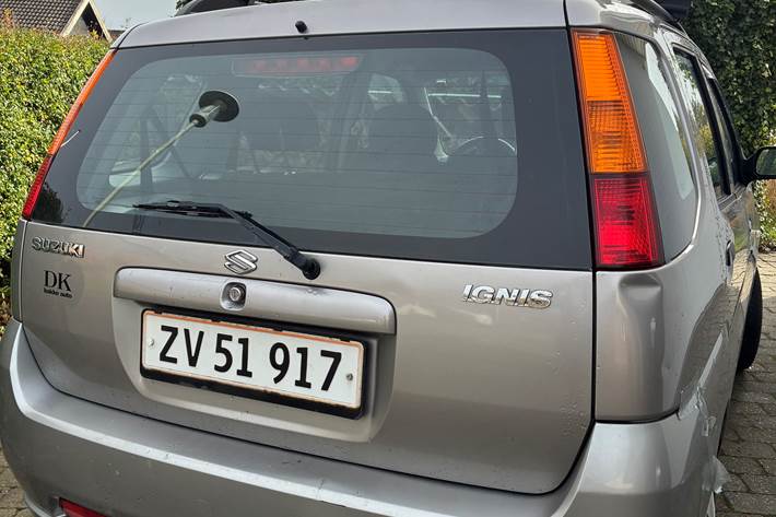 Grå Suzuki Ignis fra 2005