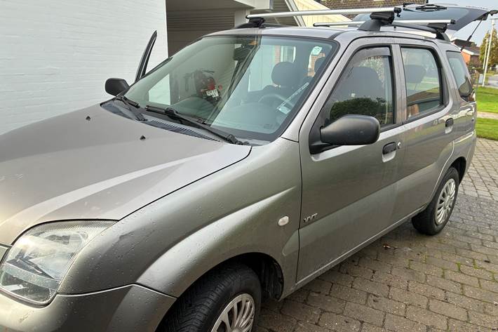 Grå Suzuki Ignis fra 2005