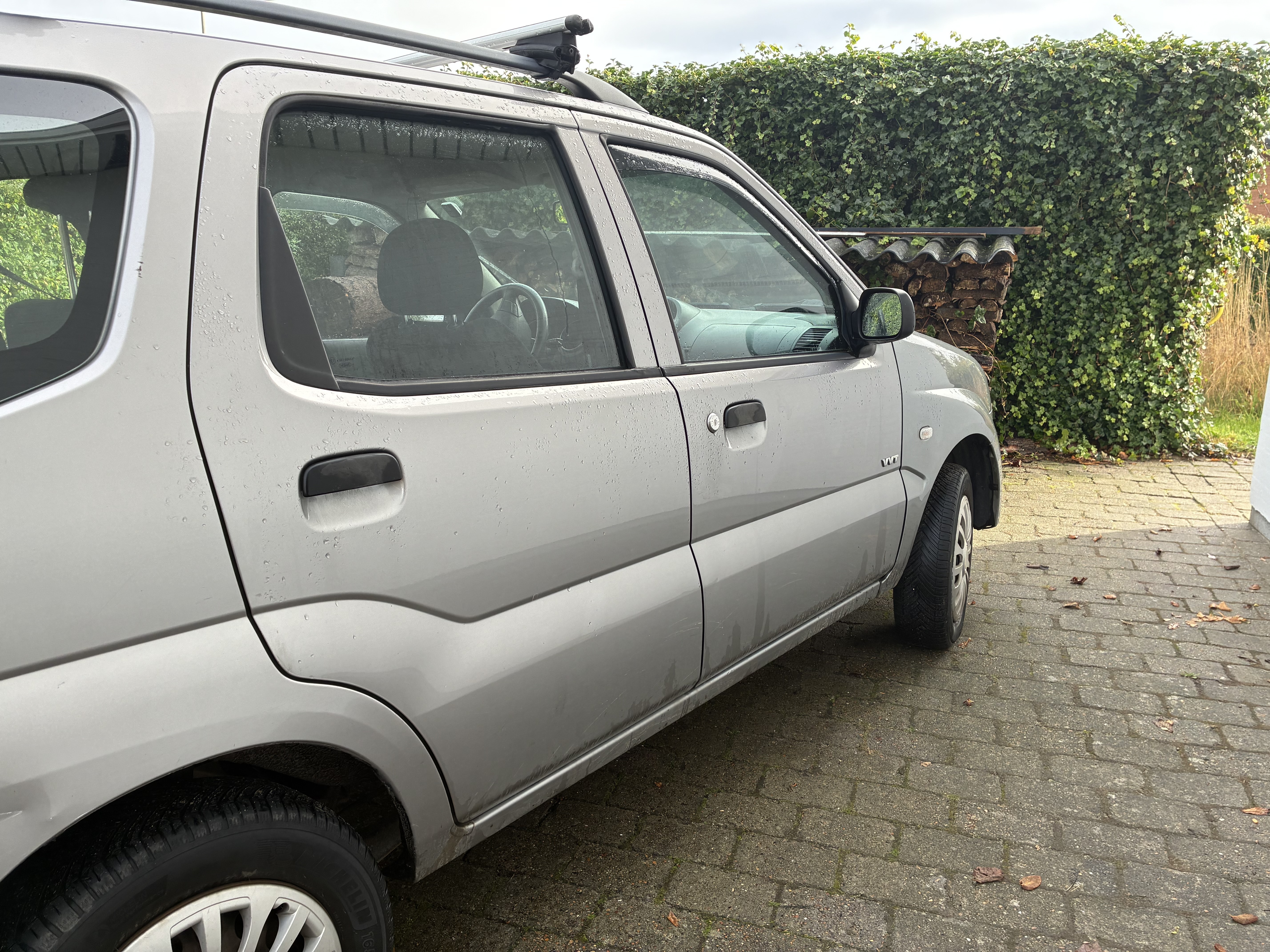 Grå Suzuki Ignis fra 2005